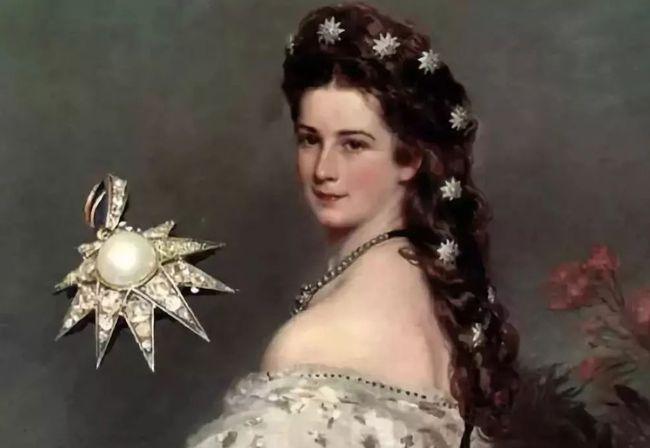 她是欧洲公认最美的公主,15岁联姻得到众多珠宝,件件都是经典!