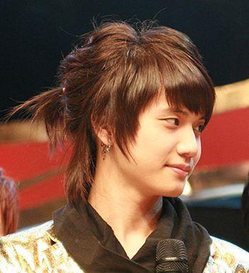 男生长发扎辫子发型 男士扎辫子的发型图片