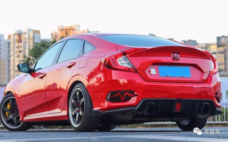 本田思域"红魔鬼"改装案例,那倒三角的中出排气是模仿
