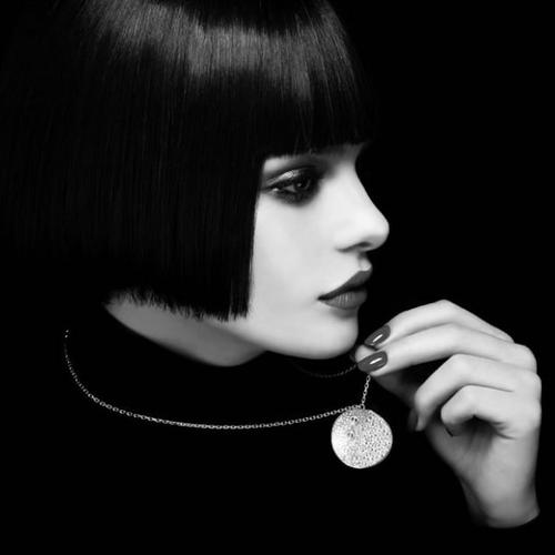 黑白女生头像图片