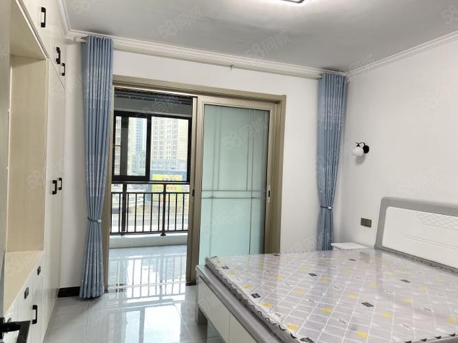 首租龙达新天地精装3室双卫3个房间都是整体壁柜