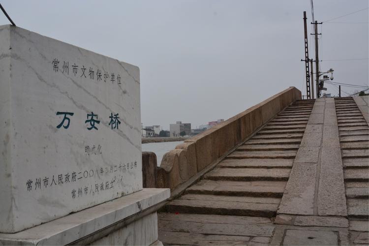 在我们的记忆中 "一条运河几条老街,往来不息的繁华市井"代表着戚墅堰
