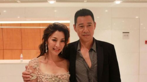 头婚嫁张丰毅,二婚丈夫猝死在酒店,三婚收获幸福却要与儿决裂