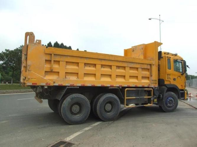 头门港交警管理出新招:工程车也用上高科技!