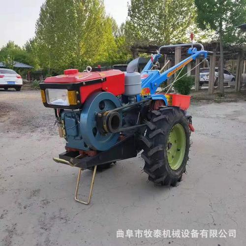 果园除草犁地手扶拖拉机 运输型四轮拖拉机50马力四驱耕地耙地机
