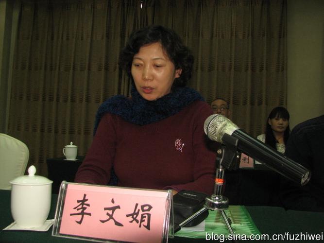 《秘书战线》主编李文娟用诗歌表达自己的感受.