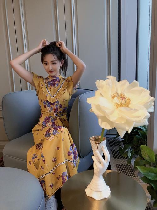 代文雯的初夏搭配也太好看了吧? 甜美笑容让心都融化了