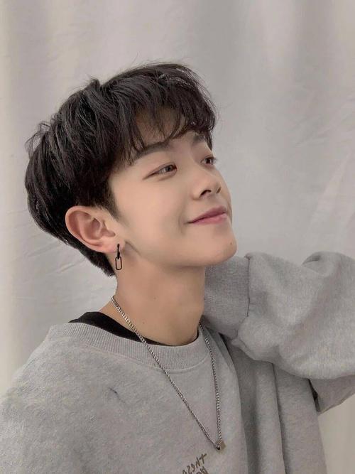 每天分享一款男生流行发型 ♂ ♂男士发型|方便打理纹理烫 之前发过