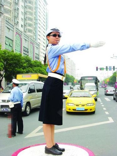 女交警
