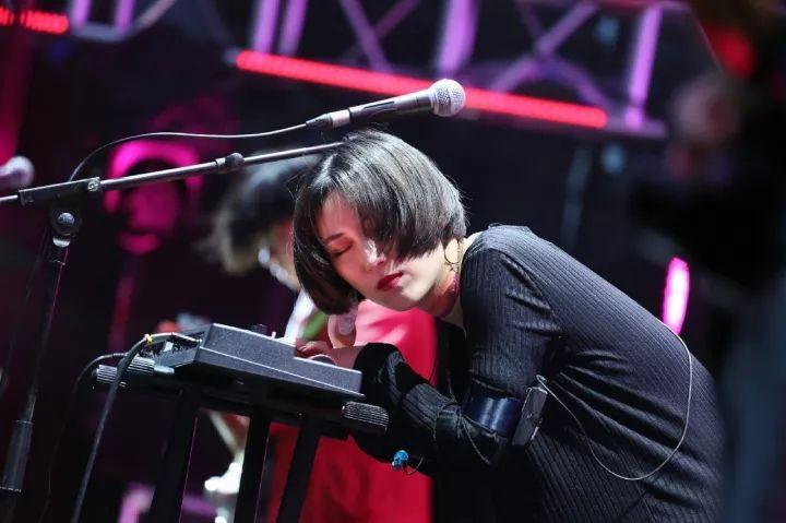 电迷音乐节看了才知道肆囍的现场是这样的