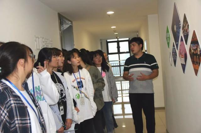 校企合作 | 江阴中等专业学校师生到访同桌的你校服交流学习