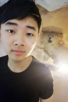 帅小伙和大狮子.