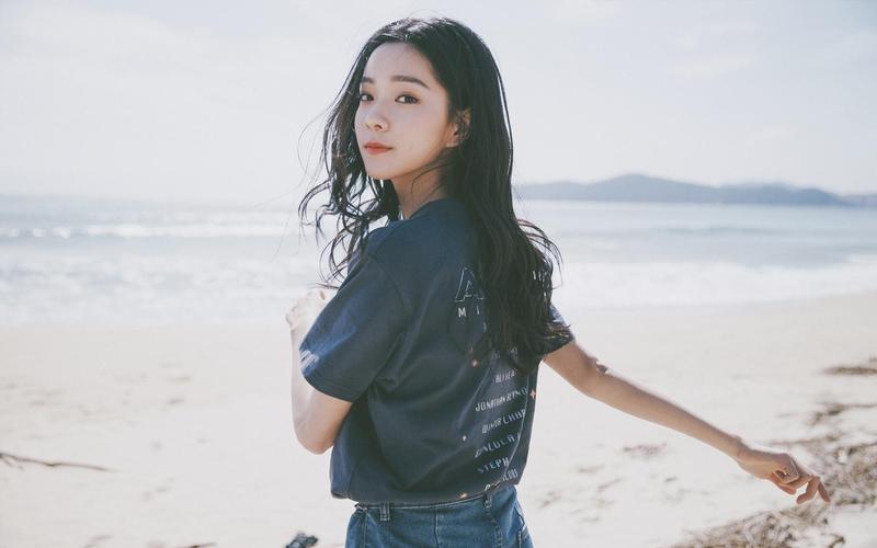 足球赛事情报分析刺猬女孩庄达菲街拍高清桌面壁纸足球行者