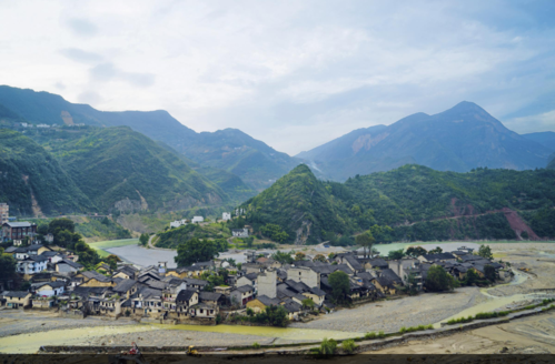 有一个地形酷似重庆母城渝中区的微缩半岛——巫山县龙溪古镇