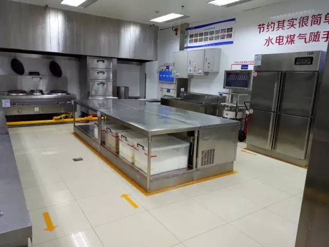 4d厨房被各个电视台推广报道,酒店老板忒有面子!