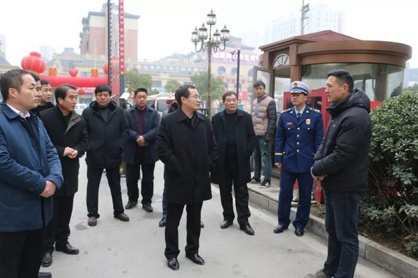 县委常委,统战部长刘庆安,副县长常利华等陪同调研.