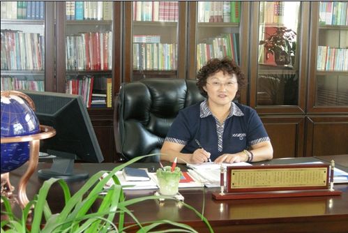 张晓霓,女,曾先后获得吉林市优秀教师,吉林市"全天候"教师