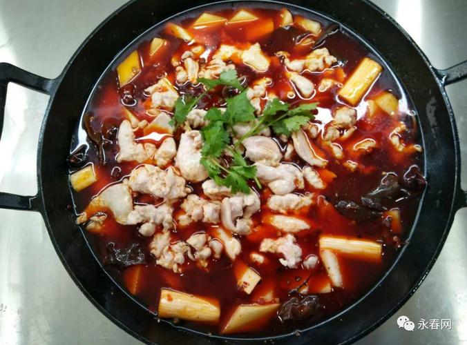 新鲜蔬菜,菇类,笋类等多种食材,用秘制高汤经由砂锅炖制成的绝品佳肴