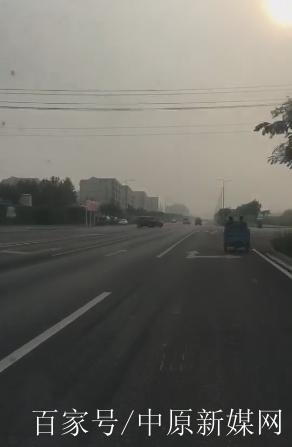 肥乡区吉安路与井堂街交叉口临时信号灯瞎了将近月余无人管理