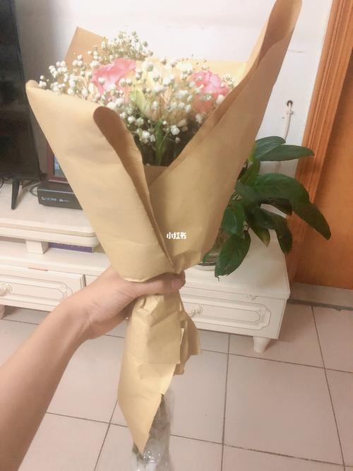 第一次包扎玫瑰花束-我留一束花在海边93_海边_玫瑰