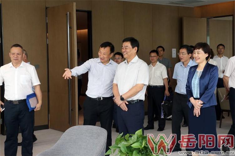 何报翔 李爱武赴益海嘉里上海总部对接项目