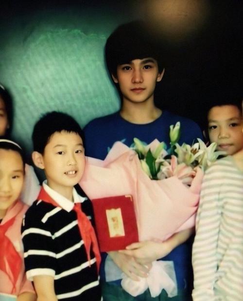 杨洋早期青涩照简直太好看了,又可爱又萌