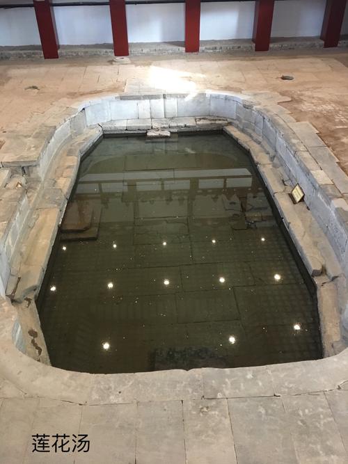 即使贵如杨玉环,也得等温泉水把这里灌满以后才能有水去贵妃池