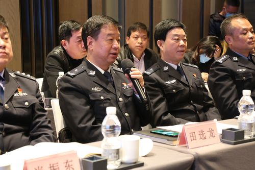 田选龙政委在座谈会上交流讲话
