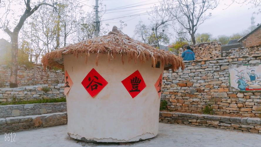 这里最吸引人的一大特色就是石砌墙,别具匠心!