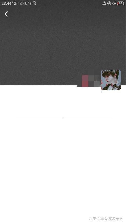 为什么我微信被别人拉黑了然后我看她微信朋友圈背景图变成灰色了