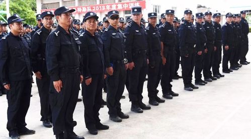 夏天,烈日 7月3日,钦州市公安局应急特勤队管理工作领导小组组织全体