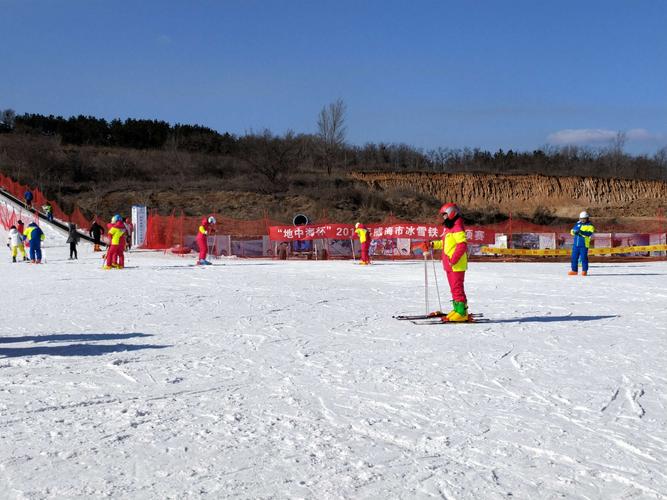 "地中海杯"2019年威海市冰雪铁人三项赛在威海地中海游乐园滑雪场鸣枪