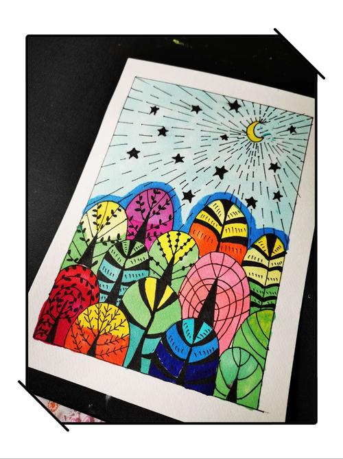 线描画:星空下的树林