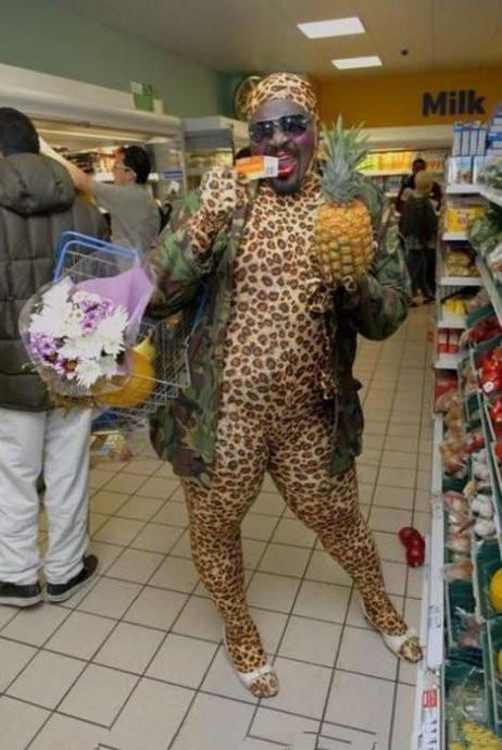 看看国外街头的奇装异服 雷倒一片