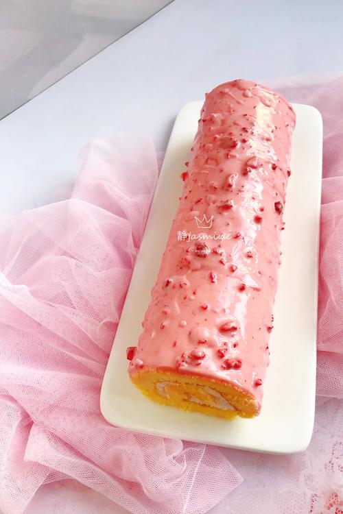 草莓脆皮梦龙卷