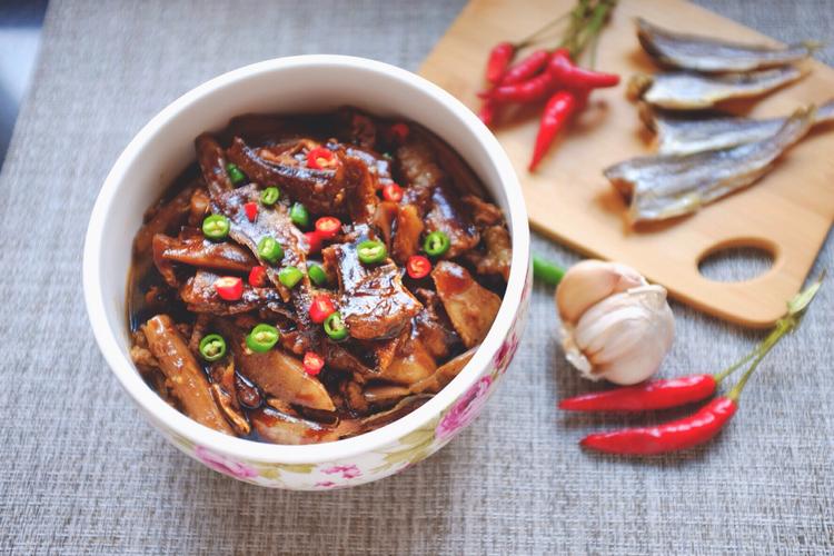 咸鱼茄子煲#我要上首页挑战家常菜