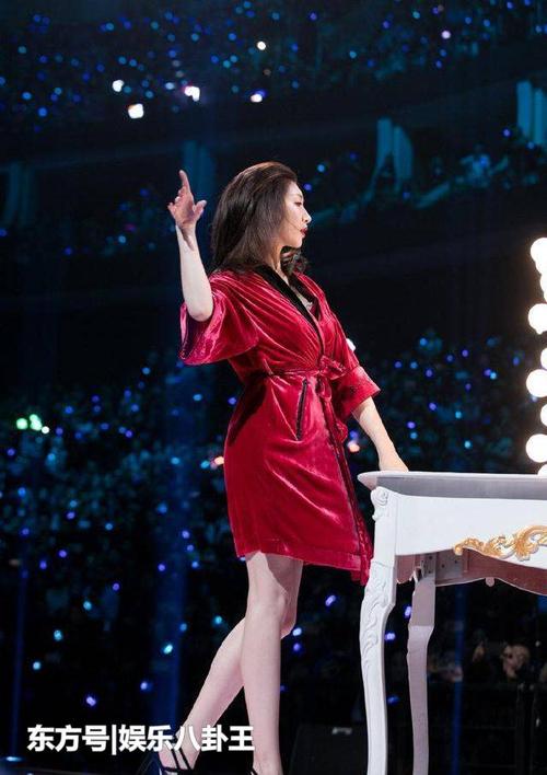 江疏影心真大!不仅裹着睡衣现身春晚联排还上台,蒋欣