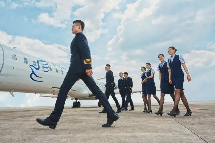 华夏航空成熟飞行员招聘