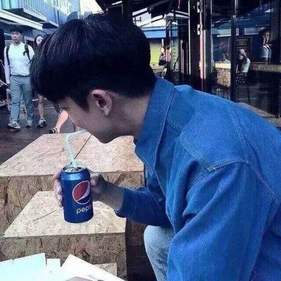一或两人的安静 以及一个人的孤独 — 男生头像大全