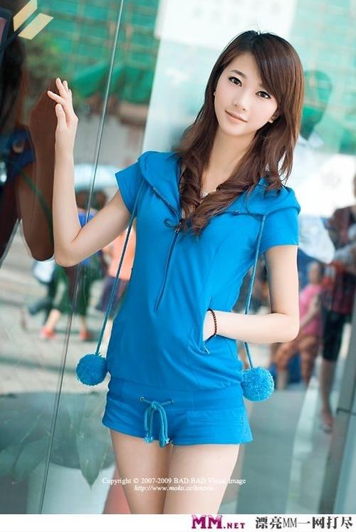 街头蓝衣清纯妹子写真 # 蓝衣美眉# #清纯妹子# #大学