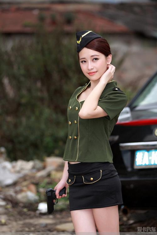 > 中国女保镖--长相漂亮出手凶狠