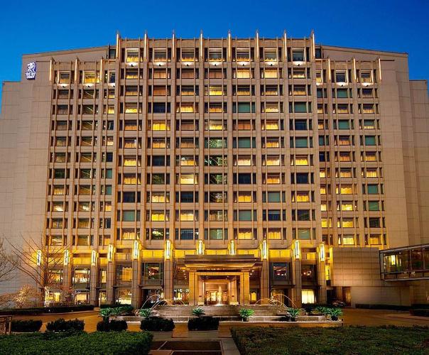  p>北京丽思卡尔顿酒店(华贸中心)位于朝阳区东四环cbd商业中心,华贸