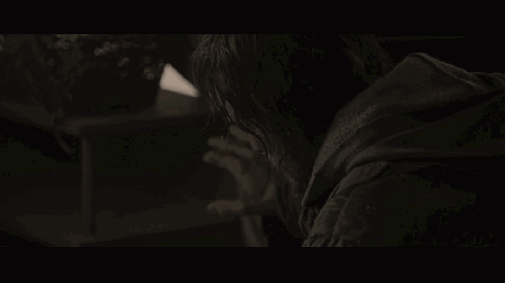 男孩出生时世界就是毫无希望的模样,但他的纯真和快乐不亚于任何生在