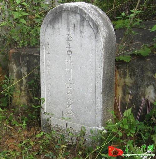  /b>筑土为坟,穴地为墓,通称"坟墓".