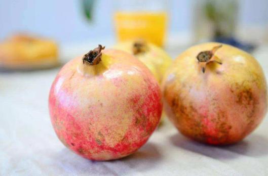 石榴放多久都不烂?4个现象容易被忽视,若中一个,"建议"扔掉