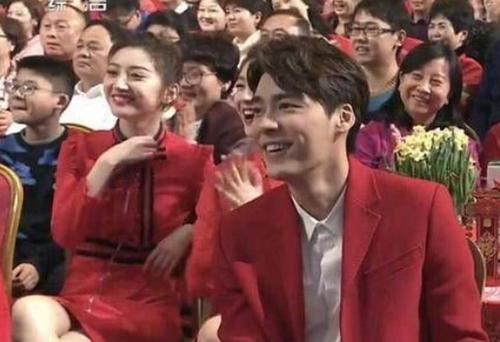 能否为后面的节目开一个好头,         李易峰和景甜   第二个节目就