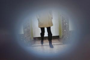 猥琐男蹲点写字楼偷拍女厕所 相机里有30多段视频