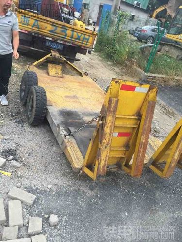 自己改装15挖机拖车