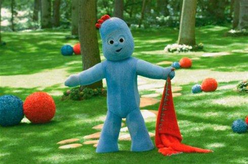 依古比古体格强壮,充满活力,是一个总是跳来跳去的可爱熊熊.