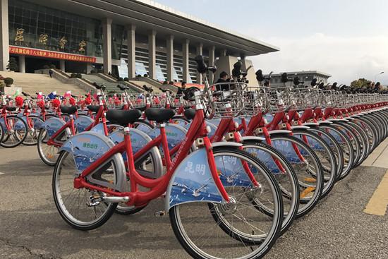 首批小红车1200辆呈贡开跑 公交ic卡租车业务今起可办
